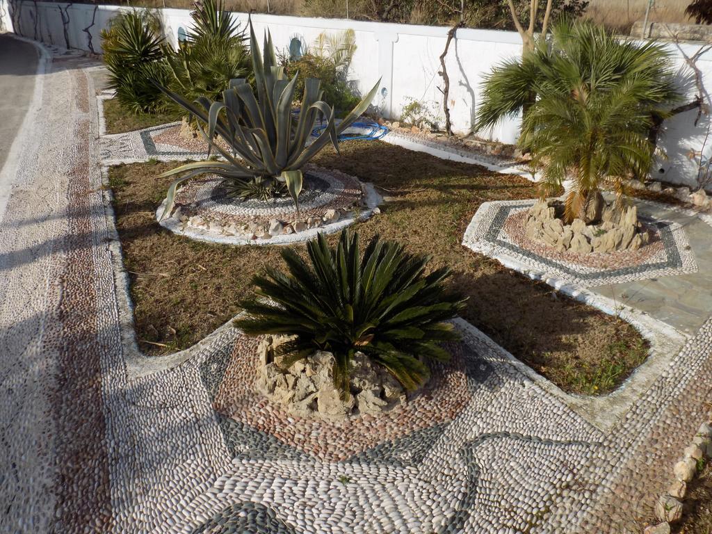 Апартаменты Mosaic Gardens Фалираки Экстерьер фото